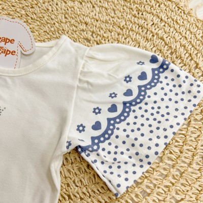 Conj. Blusa Manga Flare Corações e Short - Off White e Azul Jeans